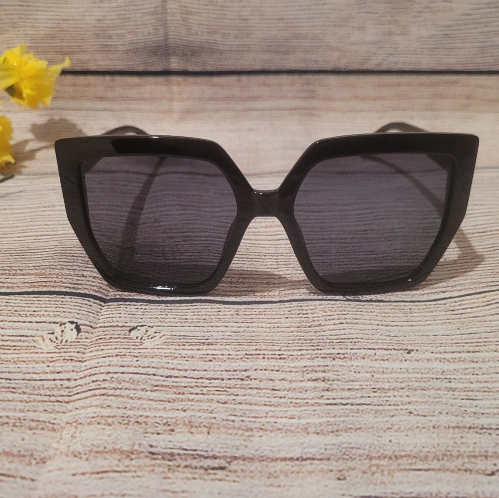 ✨️Last1❗️Black Thick Frame Sunglasses ✨️ - Picture 9 of 11